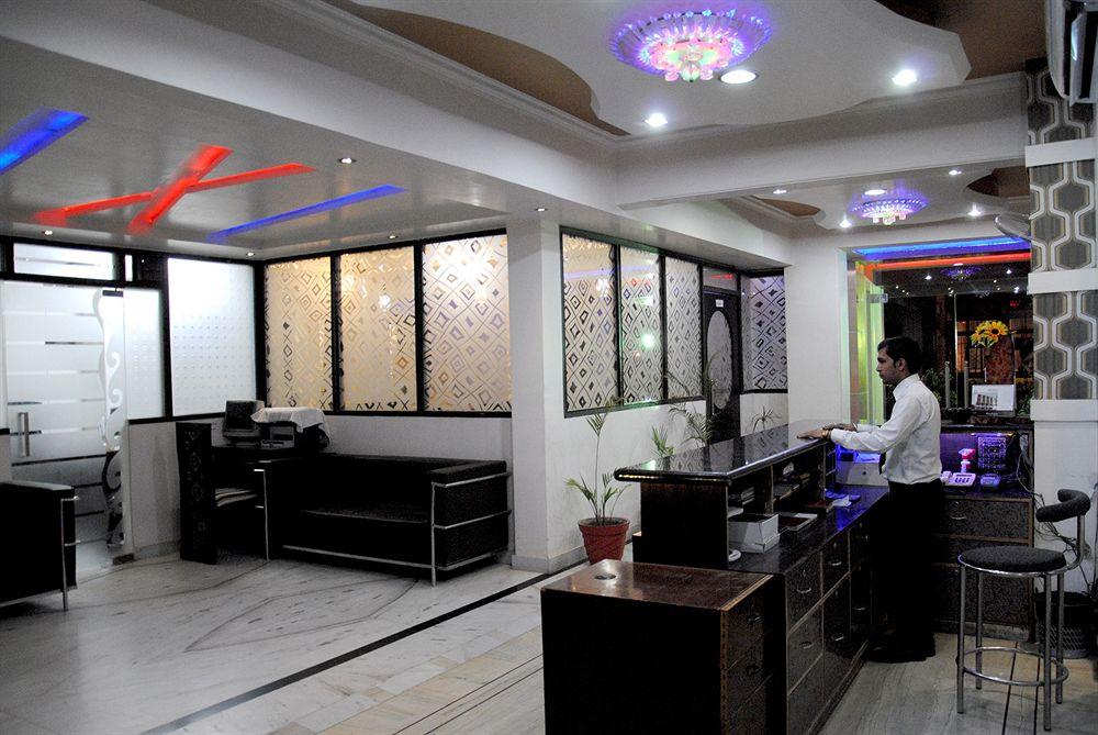 Fabexpress Alpine Hotel Agra  Exterior photo