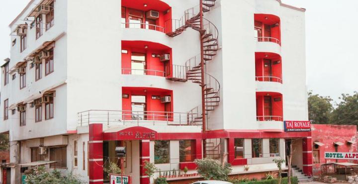 Fabexpress Alpine Hotel Agra  Exterior photo