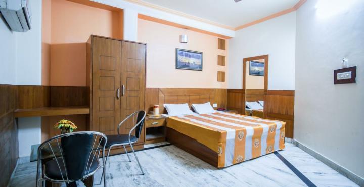 Fabexpress Alpine Hotel Agra  Exterior photo