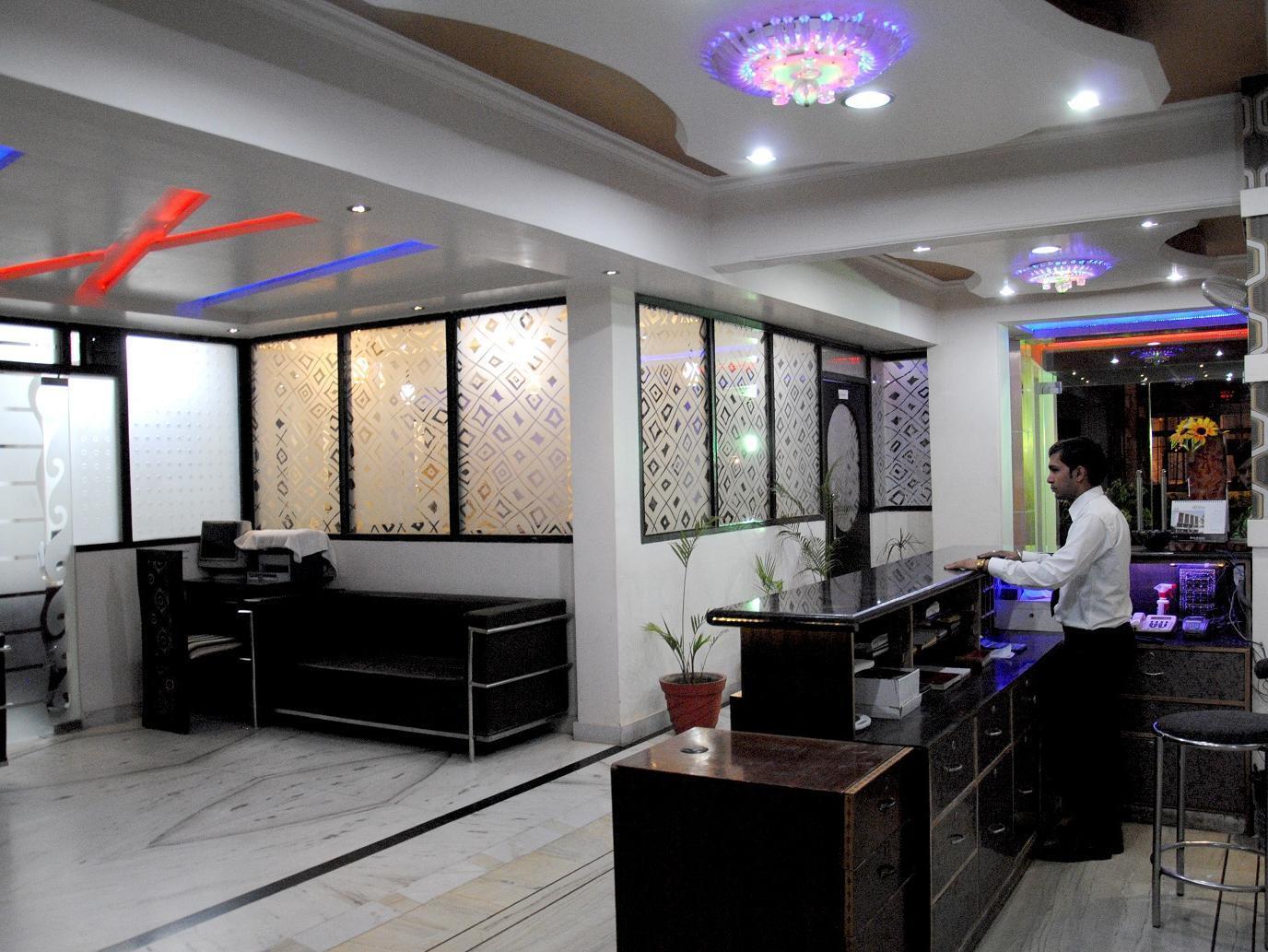 Fabexpress Alpine Hotel Agra  Exterior photo