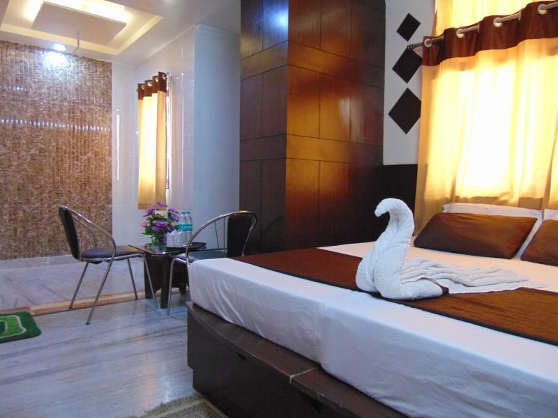 Fabexpress Alpine Hotel Agra  Exterior photo