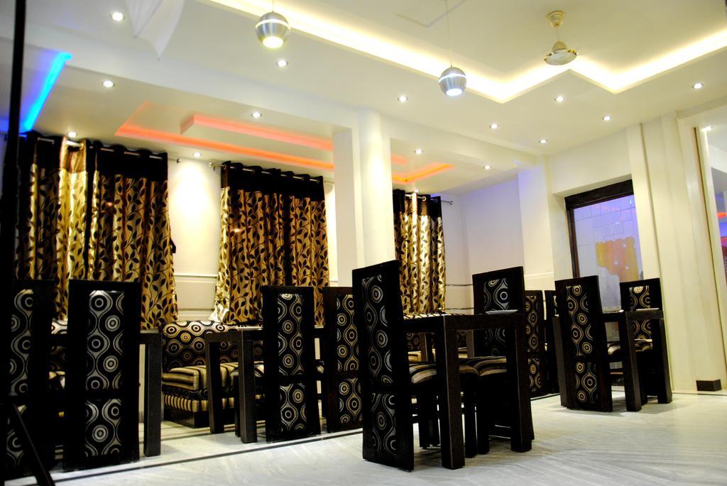 Fabexpress Alpine Hotel Agra  Exterior photo