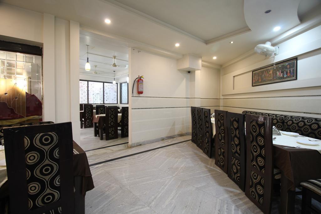 Fabexpress Alpine Hotel Agra  Exterior photo