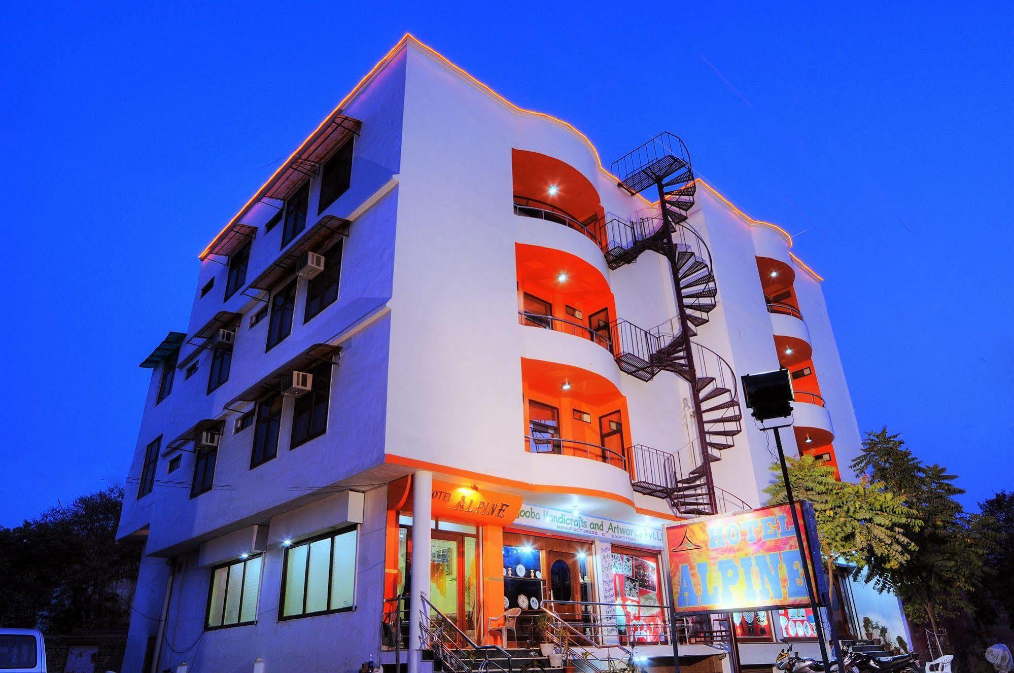 Fabexpress Alpine Hotel Agra  Exterior photo