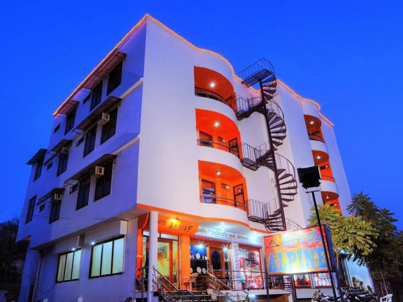Fabexpress Alpine Hotel Agra  Exterior photo