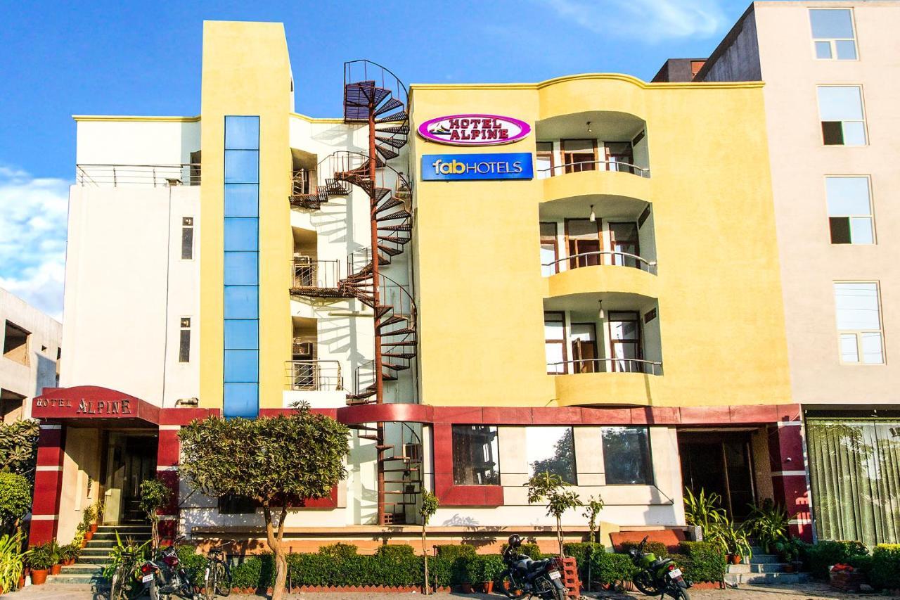 Fabexpress Alpine Hotel Agra  Exterior photo