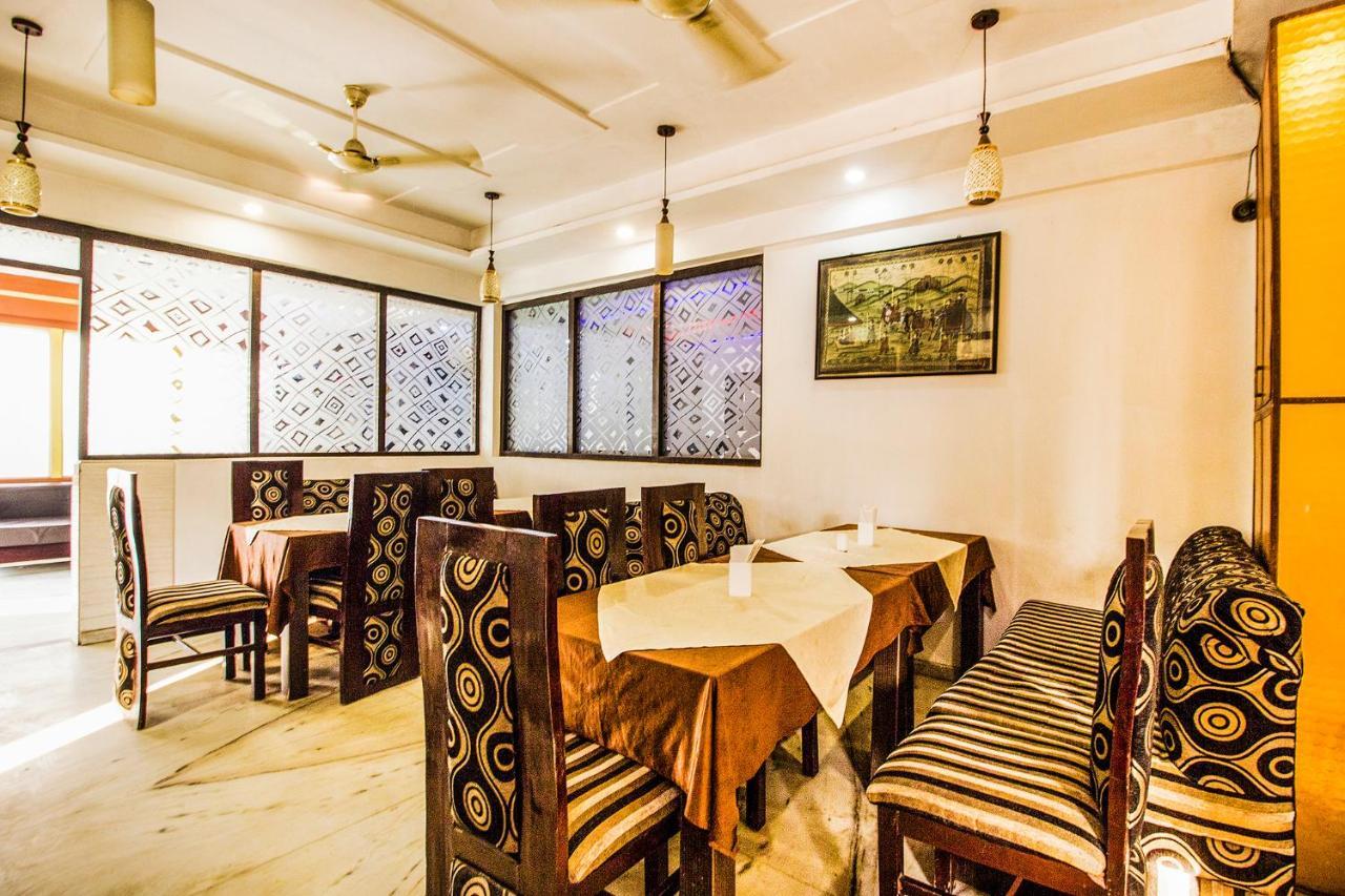 Fabexpress Alpine Hotel Agra  Exterior photo